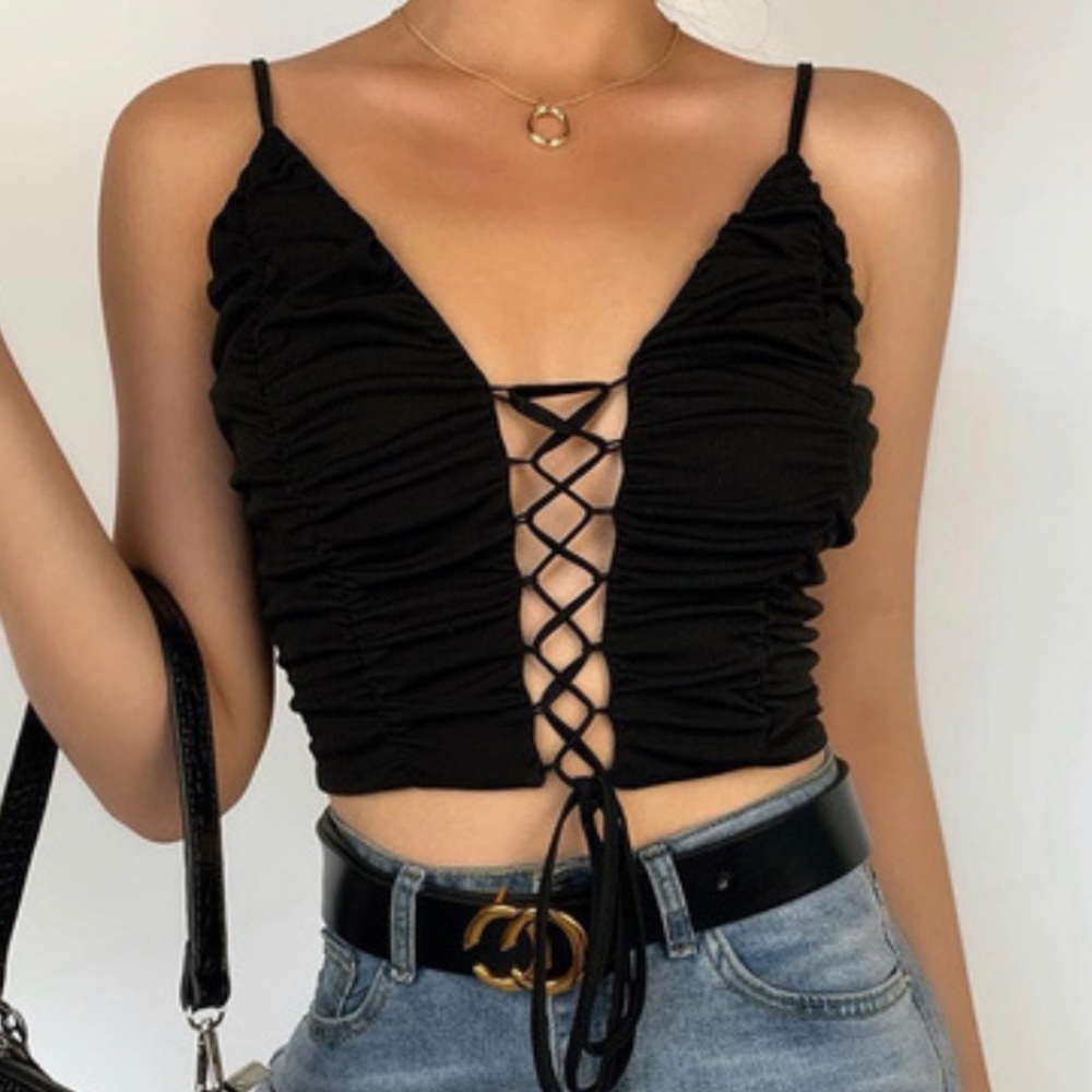 Bundle 4/ $20 🔥 
Sexy Lace Up Top